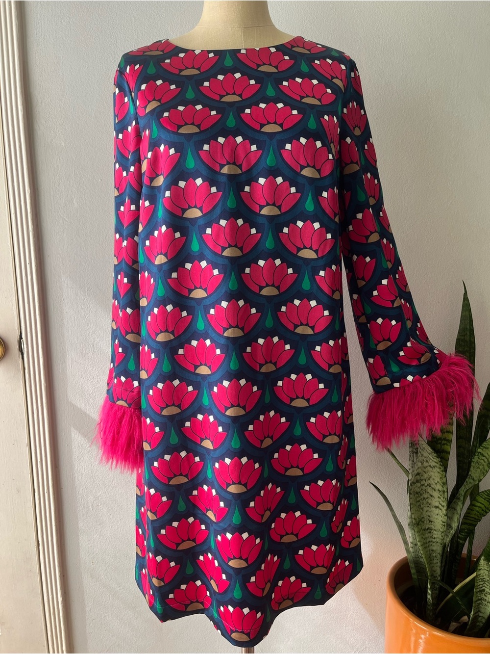 Boden• NWT• Hot Pink Lotus Flower Ostrich Feather Shift Dress• Sz 6